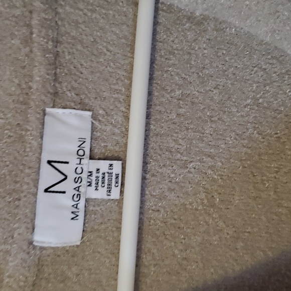 Beige short jacket - Picture 3 of 4